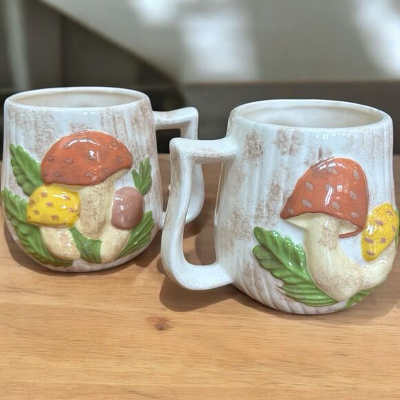 2 Vintage Arnels Coffee Tea Mugs Cups Merry Mushrooms Cottagecore Retro 3D MCM - Picture 3 of 8